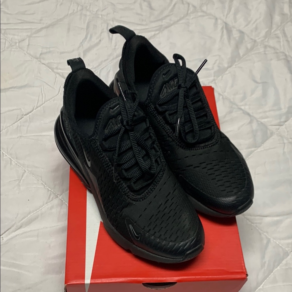 Nike Black Sneakers with Modern Design and Breathable Fabric